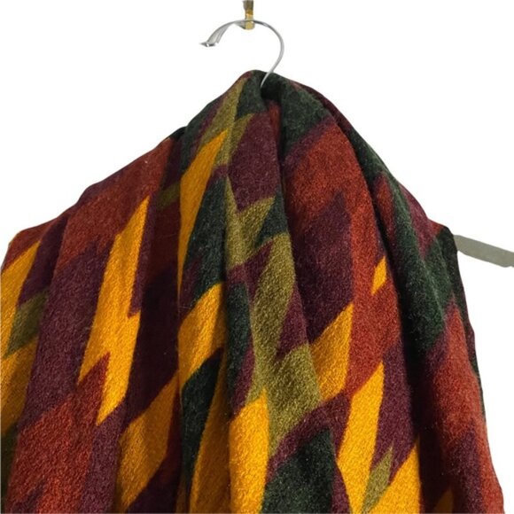 Women's Soft Knit Patterned Frayed Scarf - Picture 3 of 3